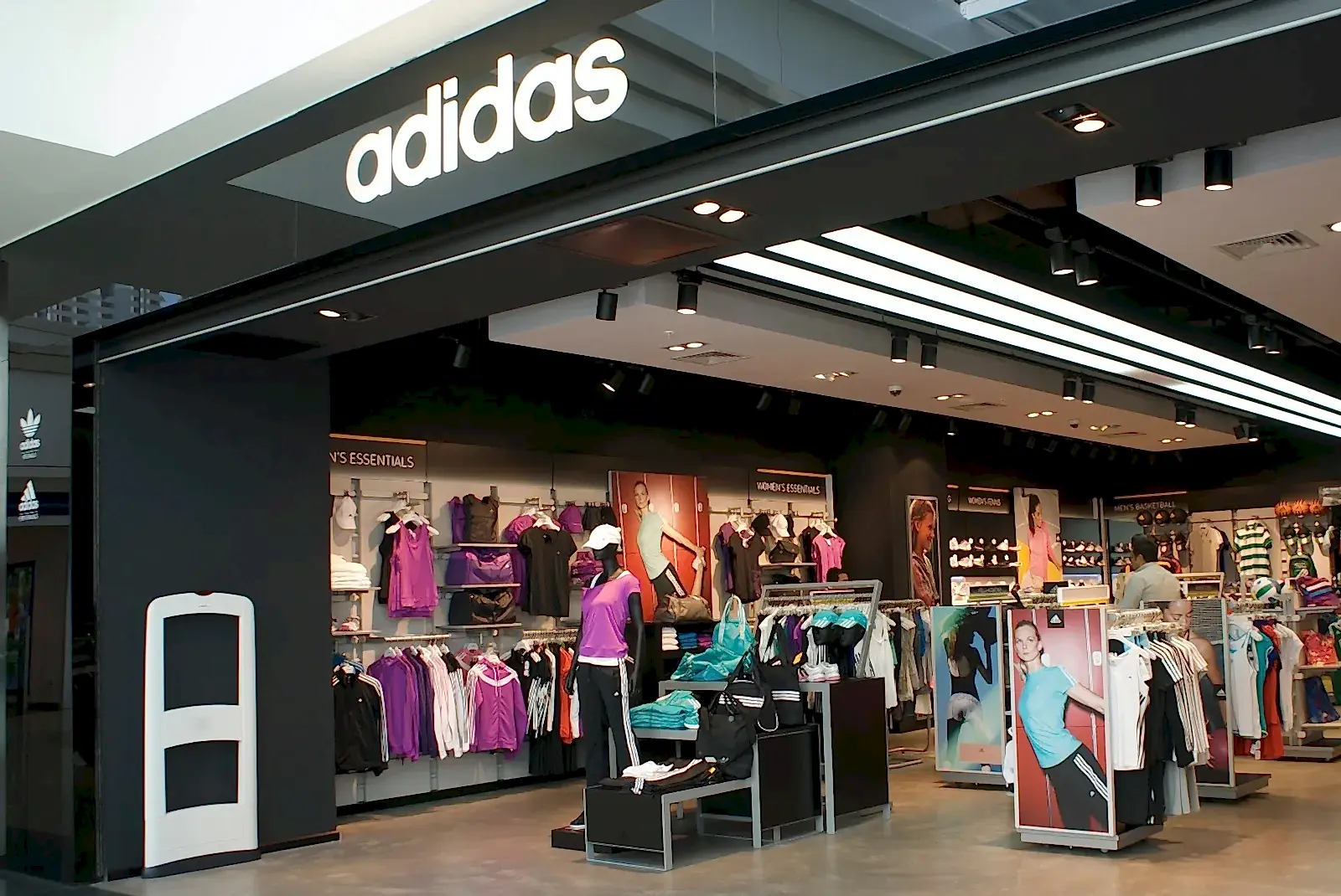 mikrobeton-zemin-adidas-01b